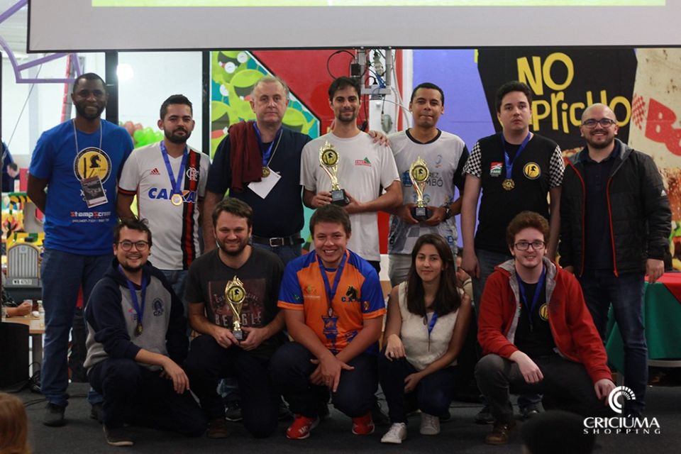 Federação Catarinense de Xadrez - FCX - (Novidades) - FCX premia campeã  catarinense em torneio de Xadrez Blitz On-line 2021
