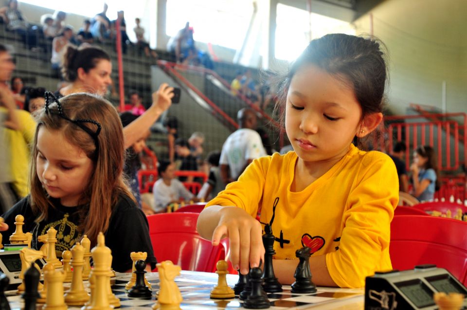 Federao Catarinense de Xadrez - FCX Com o objetivo de incentivar a prática de xadrez feminino durante o período de quarentena, a Federação Catarinense de Xadrez (FCX) por meio do Departamento de Xadrez Feminino em...