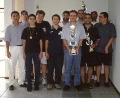 Federao Catarinense de Xadrez - FCX - O rbitro (Mauricio) e todos os finalistas do 45 Catarinense de Xadrez (Klaus, De Bona, Rial, Mafra, Chrestani, Sell, Vonk, Cunha, Godis e Achutti)
