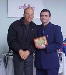 Federação Catarinense de Xadrez - FCX - Marco Cordeiro, com homenageado pela Federação ao lado de Mequinho